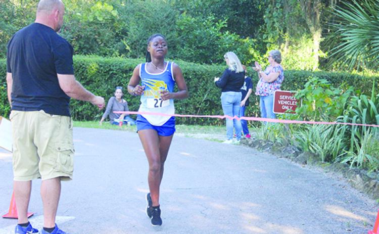 Palatka’s Ymira Passmore crosses in first place after winning the All-Putnam County girls championship for the third straight year last October at Ravine Gardens State Park. (MARK BLUMENTHAL / Palatka Daily News)